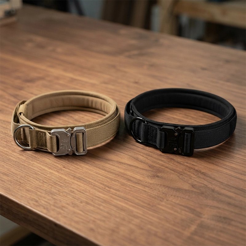 Collier de dressage pour chien deux coloris noir et tan-coyote